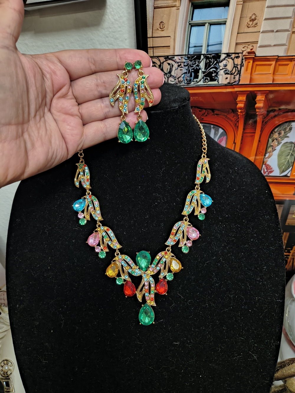 Stunning  Multicolor Glass Necklace & Earrings Set New